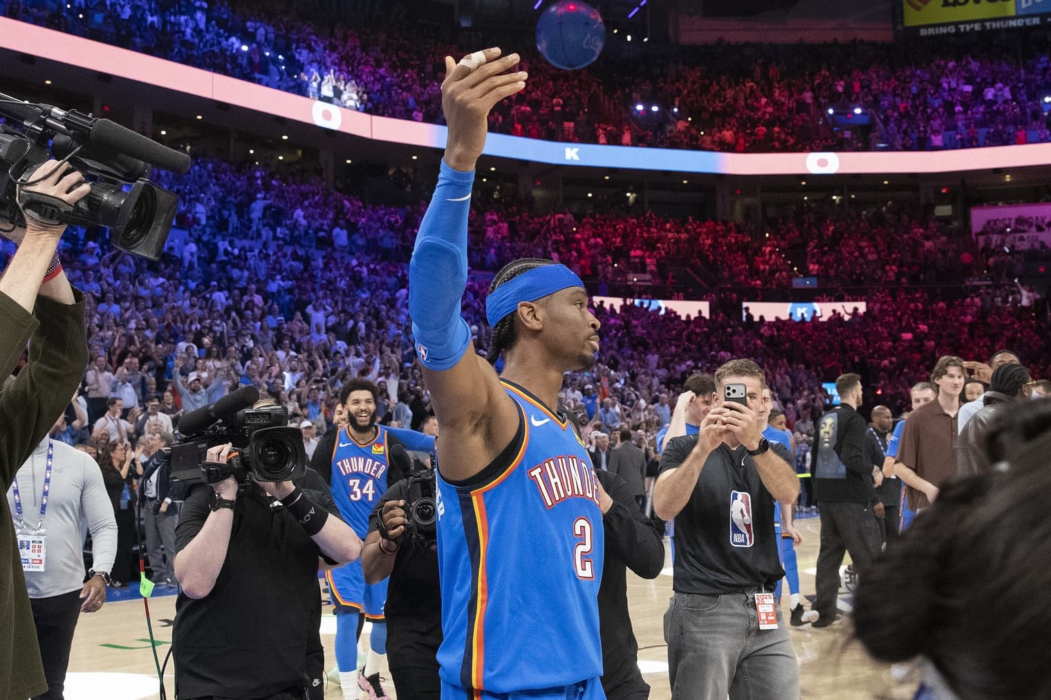 Shai Gilgeous-Alexander Ties Wilt Chamberlain’s Record with 126 Consecutive 20-Point Games