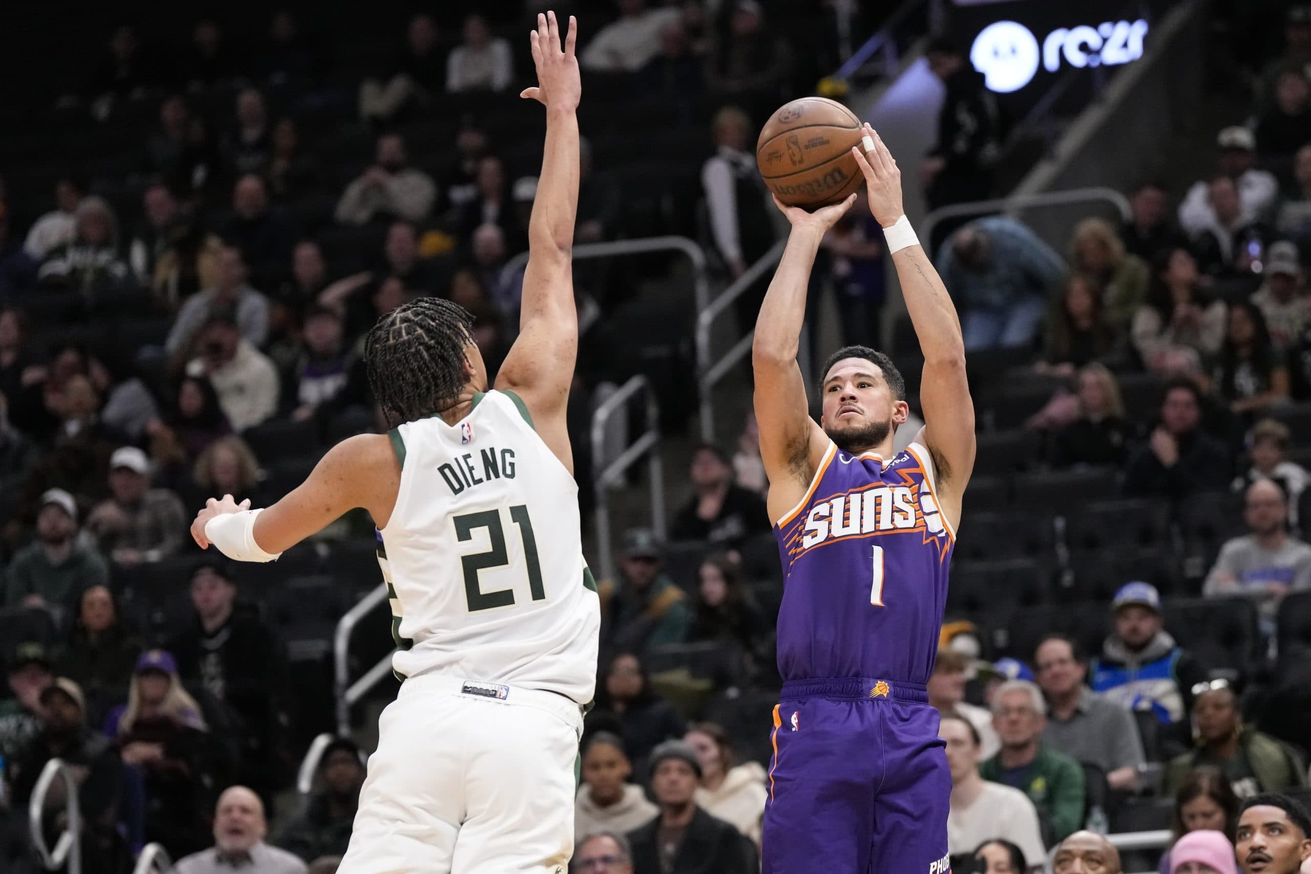 Phoenix surpasses Milwaukee with 24 three-pointers made