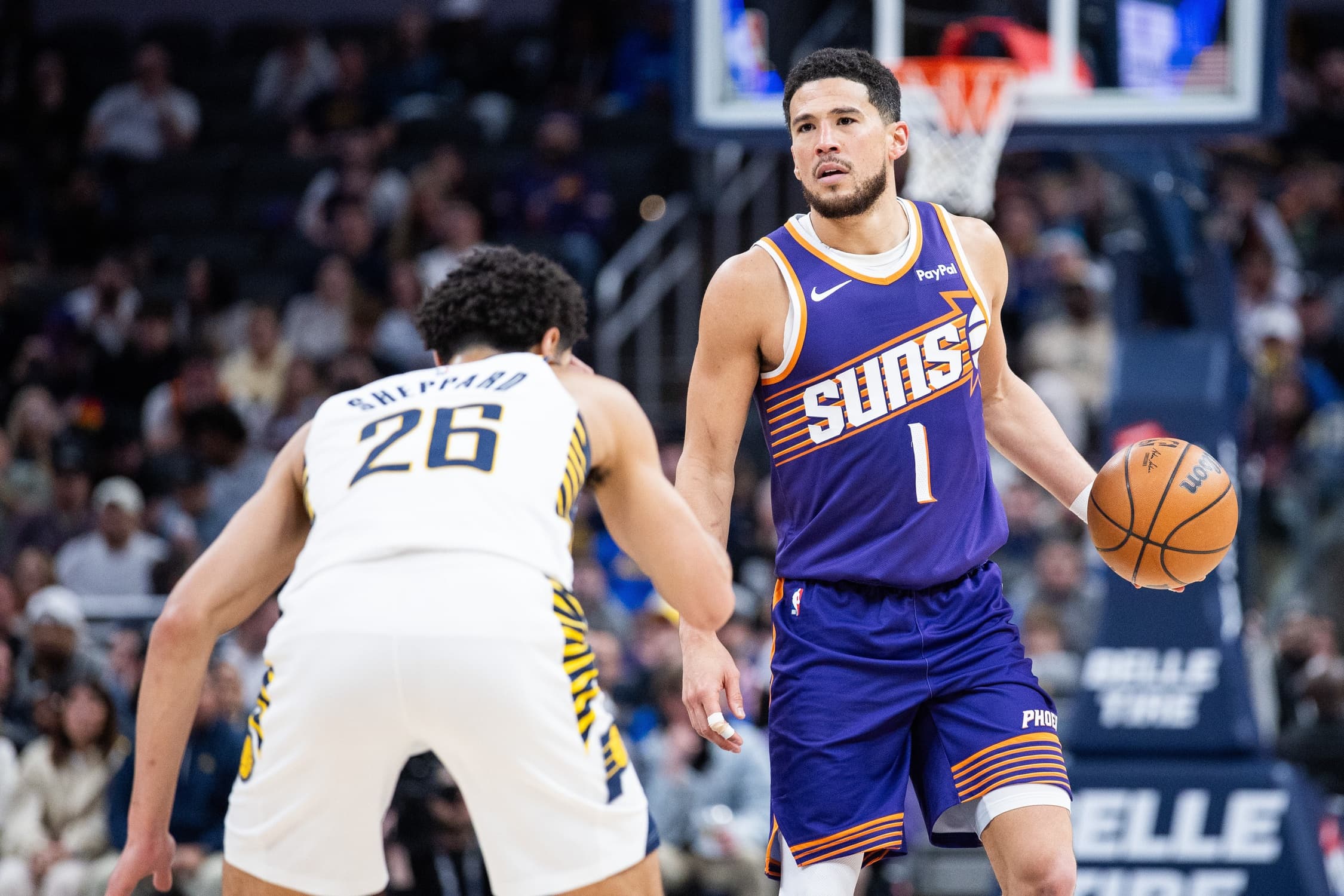 Devin Booker leads Phoenix to 4th straight win over Indiana