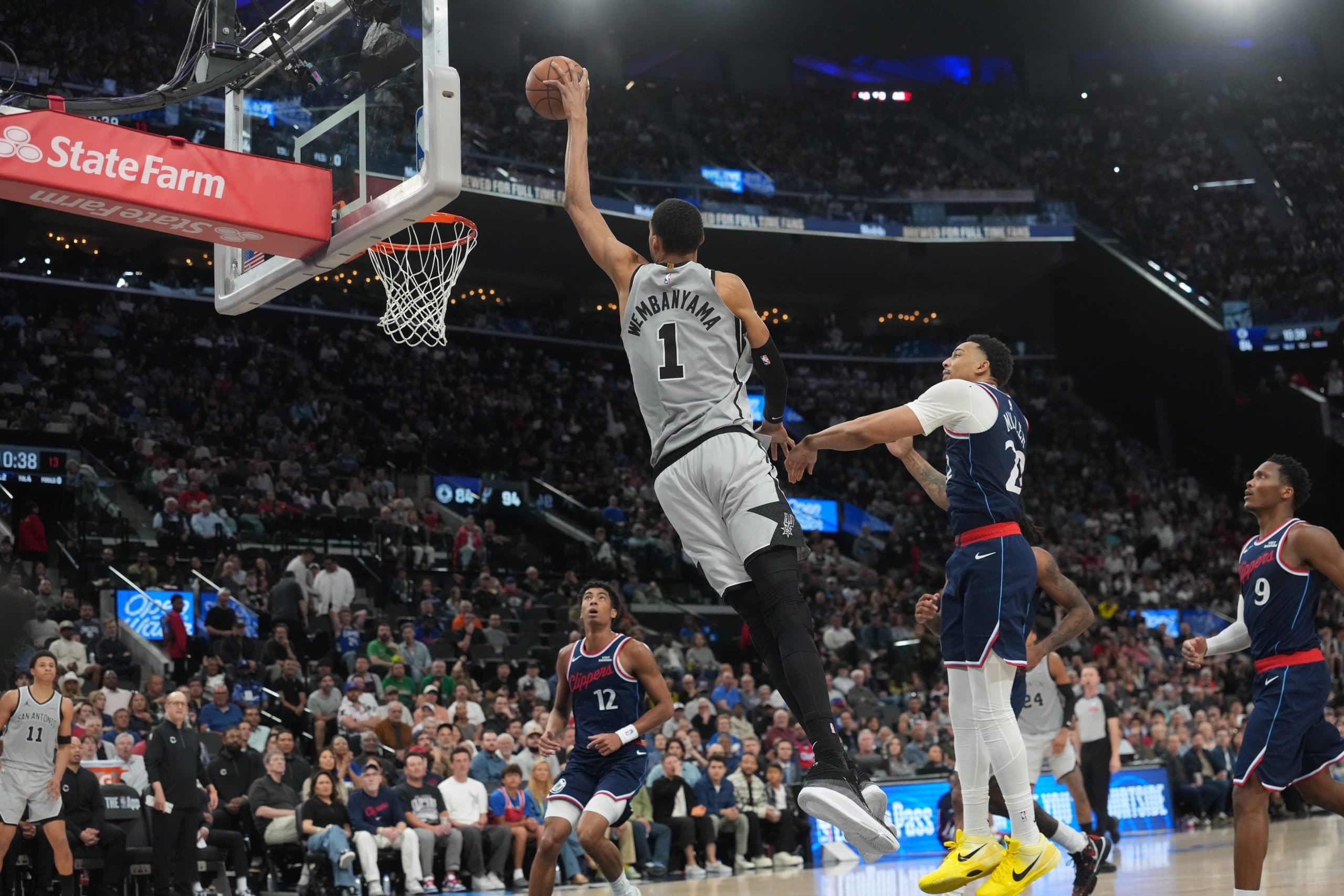 Wembanyama leads San Antonio to 50th win against the Clippers
