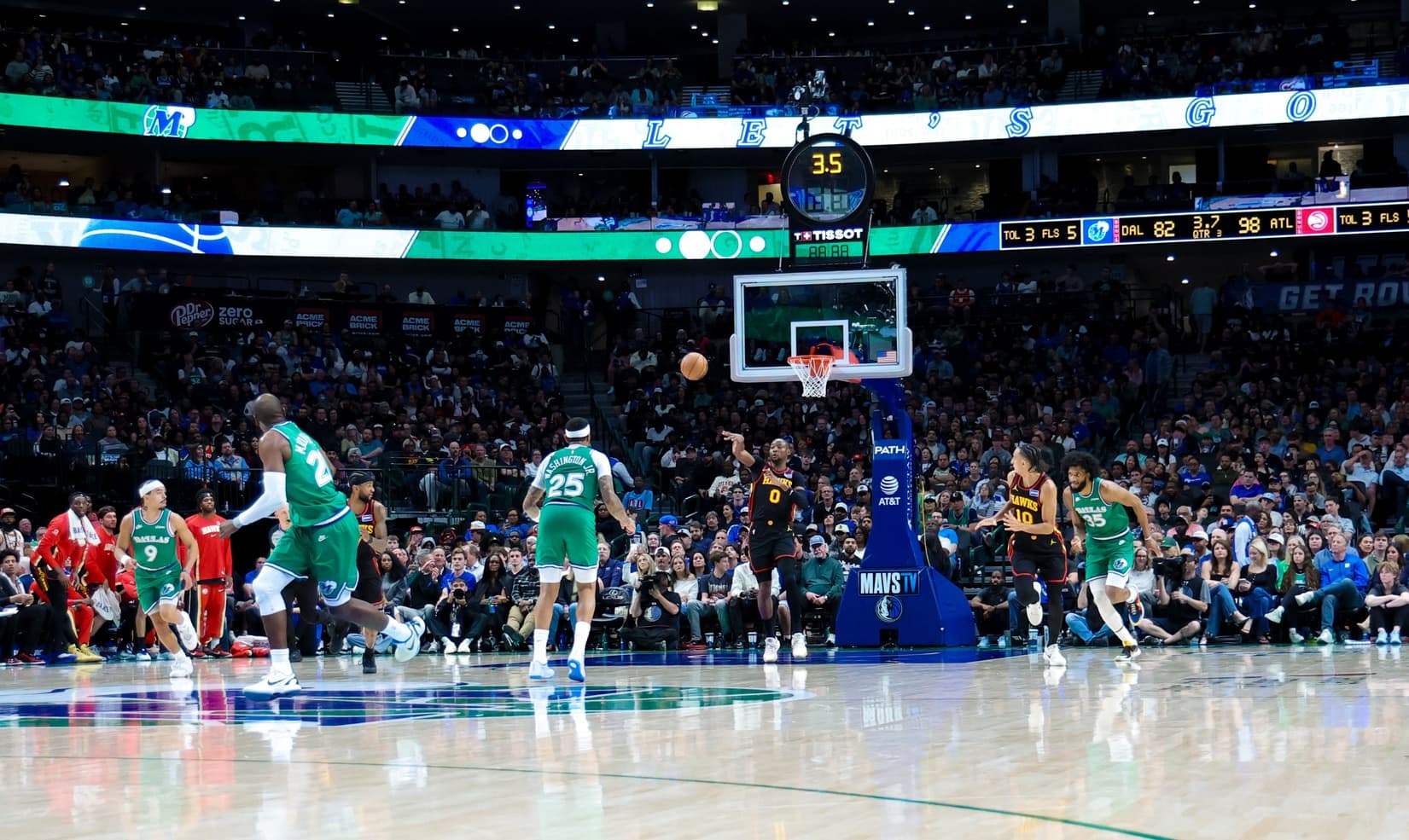 Jonathan Kuminga makes the 6th longest shot in NBA history during Hawks’ 11th straight win