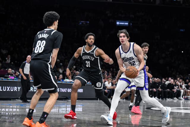 Maxime Raynaud named Western Conference Rookie of the Month for March