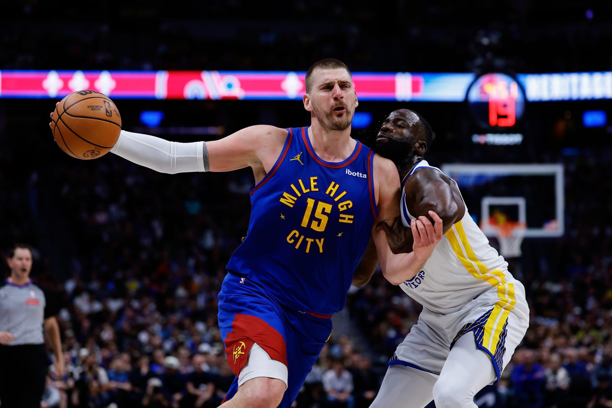 Jokic leads Denver to sixth straight victory days before playoffs