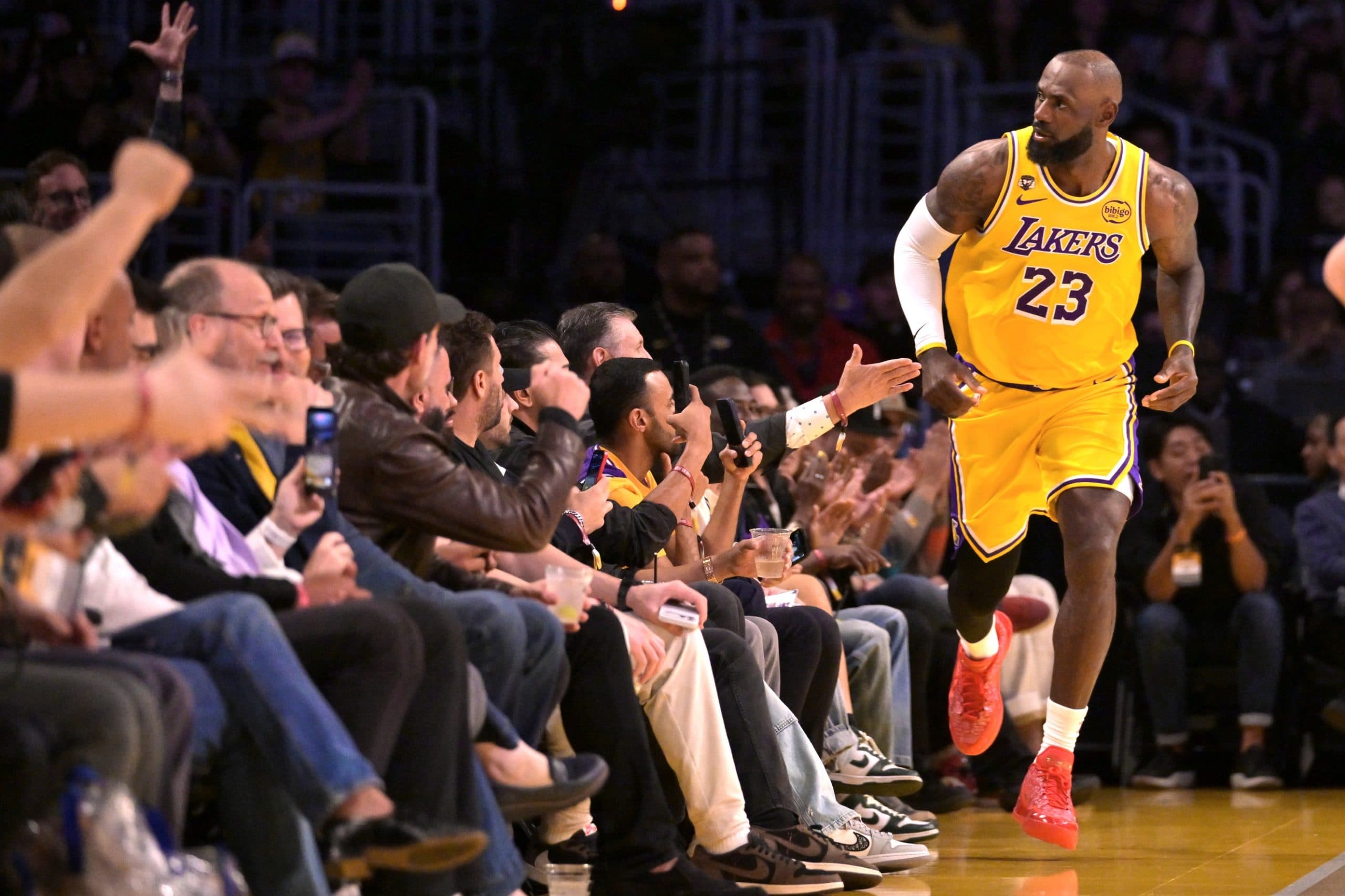 LeBron James ties Kareem Abdul-Jabbar’s wins record in Lakers victory