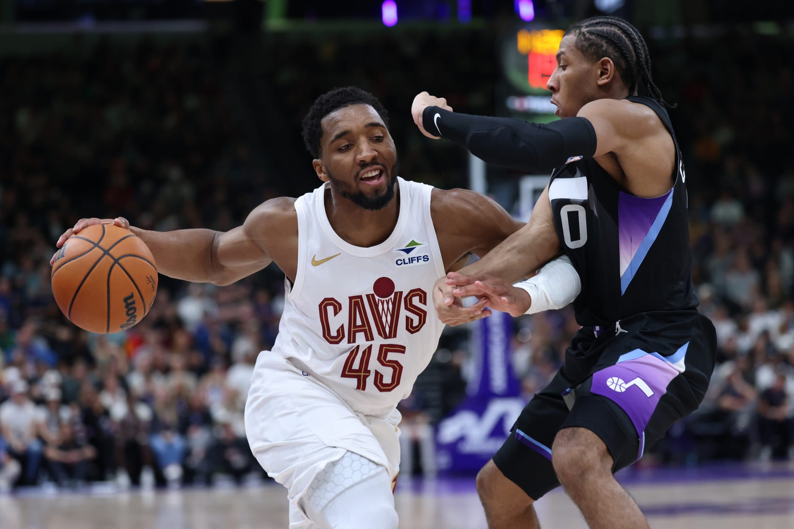 Evan Mobley and Donovan Mitchell shine with 34 points each in Cavaliers victory