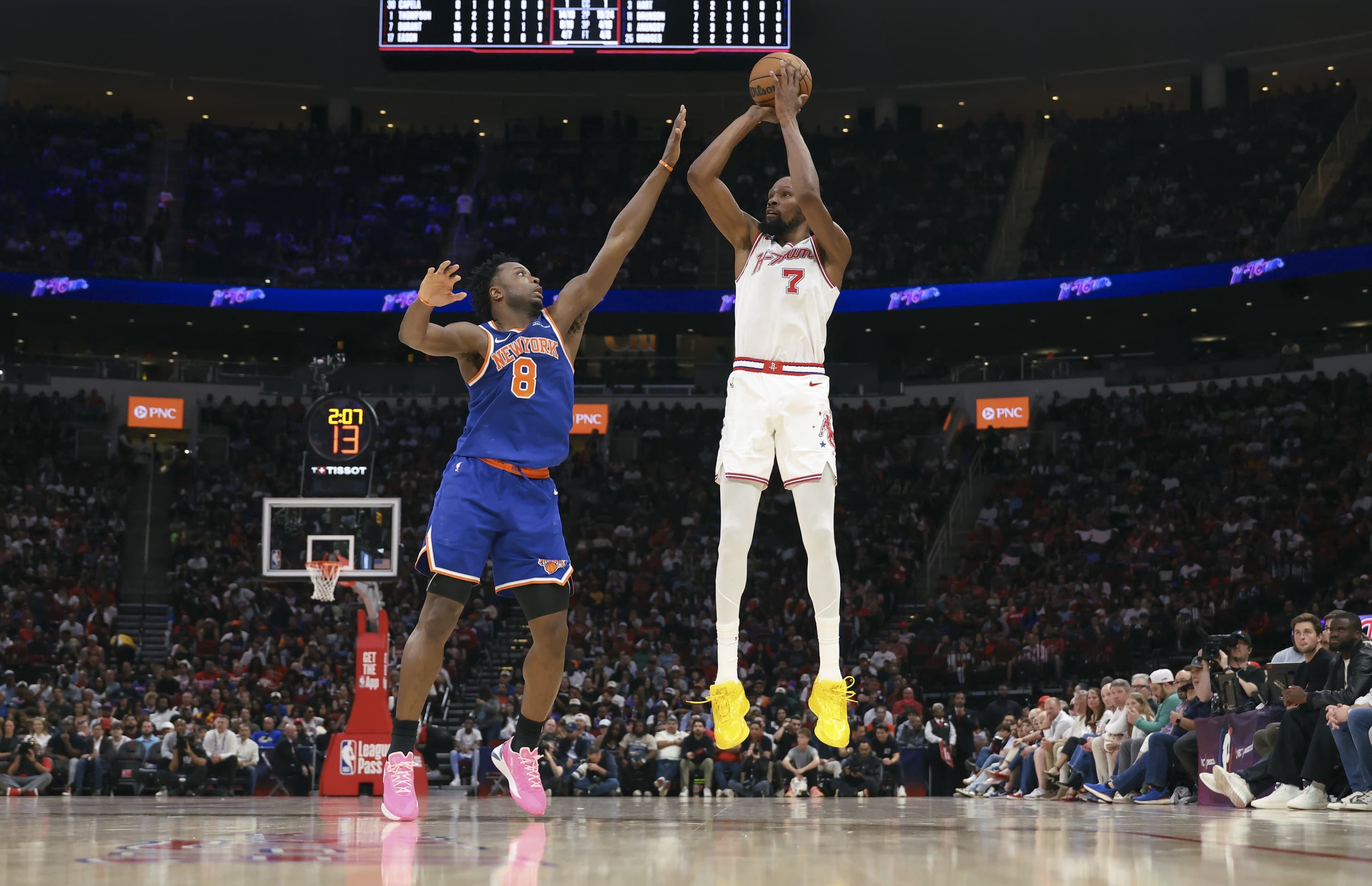 Kevin Durant gives Houston breathing room in playoff race