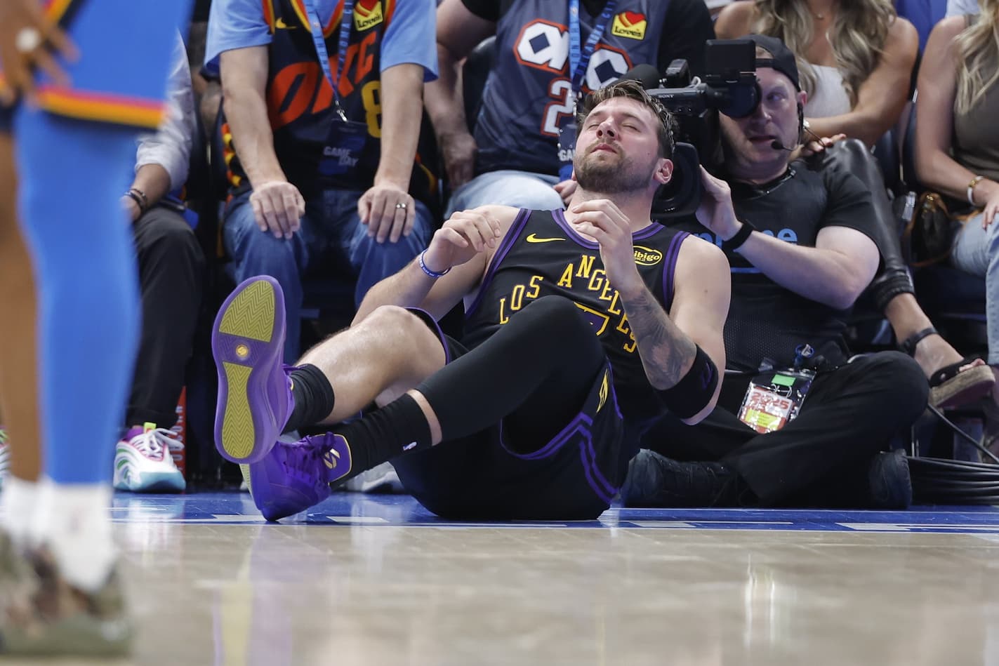 Luka Doncic injured with hamstring during Lakers loss to Thunder
