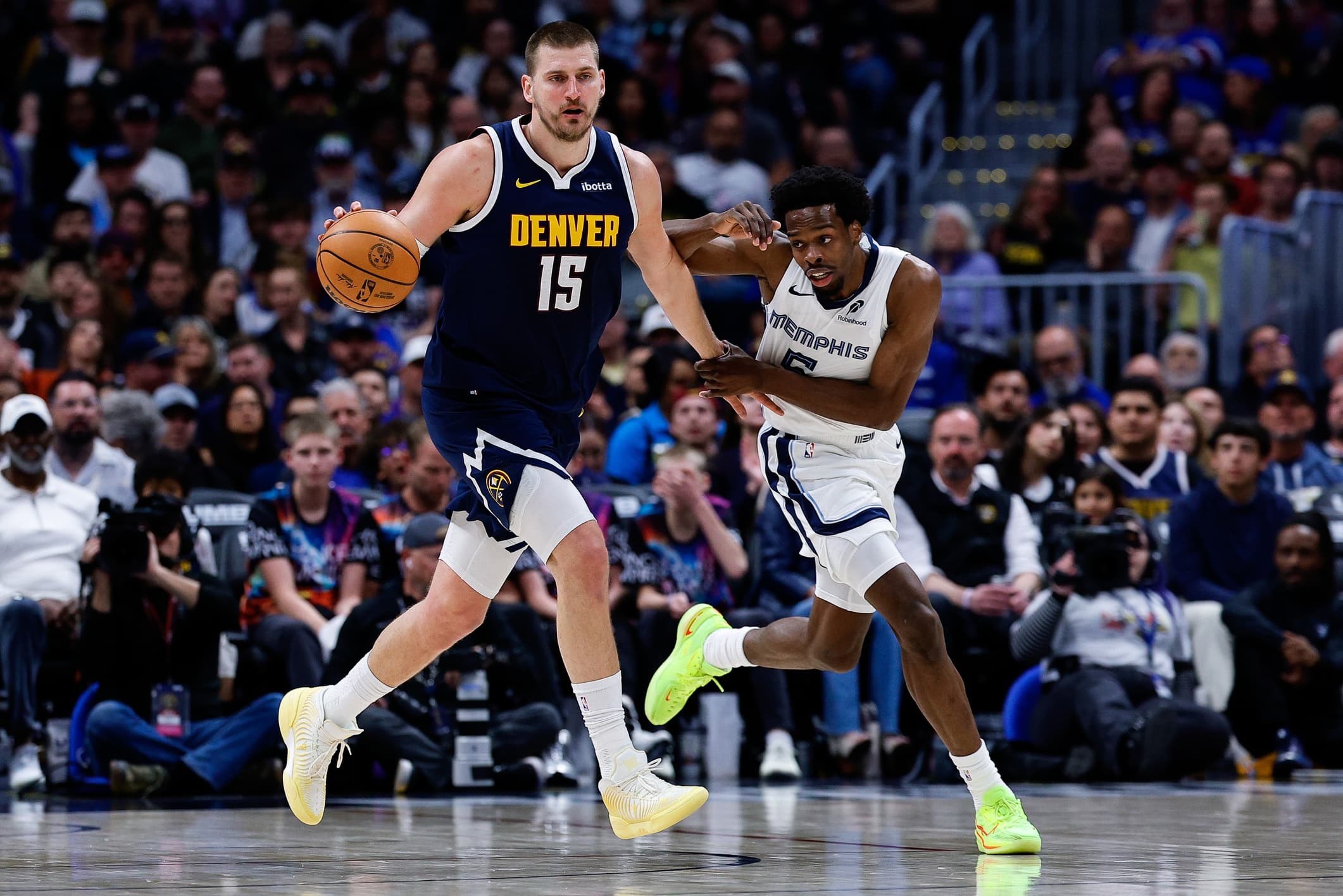 Denver wins its 10th straight game thanks to Jokic’s 34th triple-double