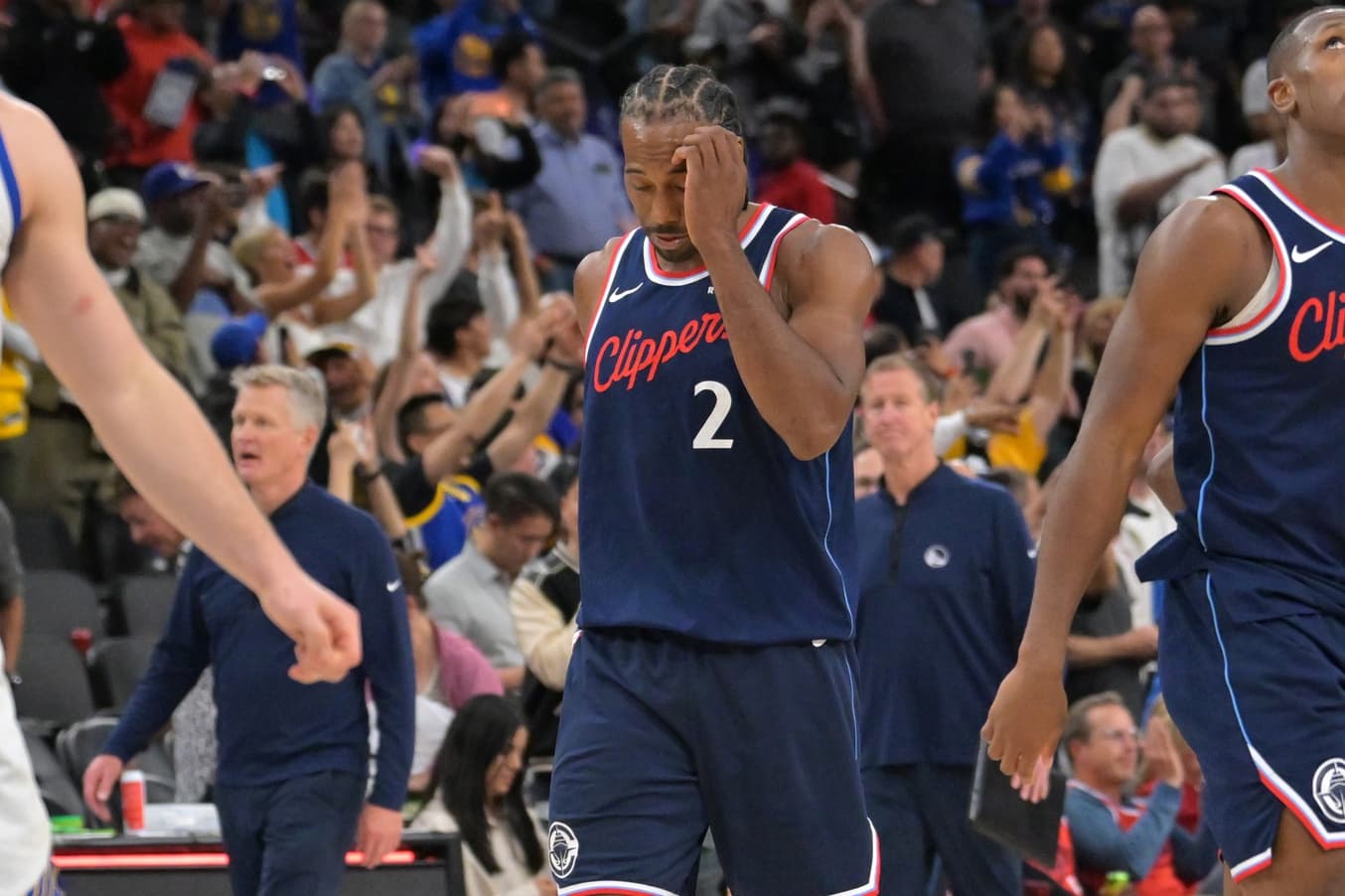 Kawhi Leonard keeps Clippers future uncertain after playoff elimination