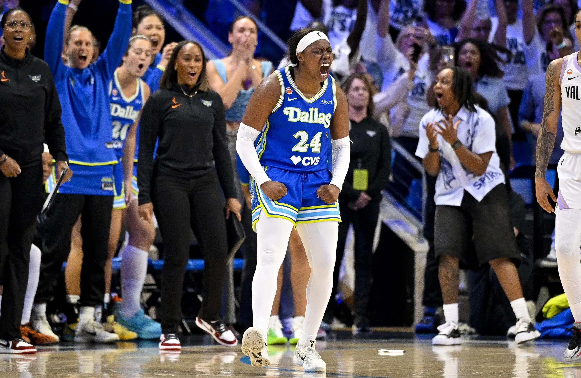 Dallas' Ogunbowale scores record 45 forces Game 3 vs GS, as Dream sweep into semifinals