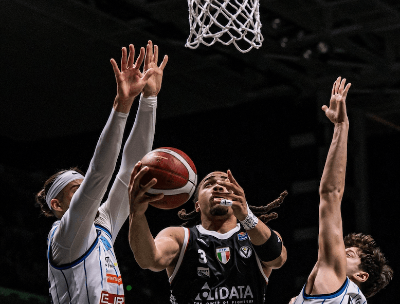 Italian Cup – Virtus Bologna advances to semifinals after dramatic comeback against Napoli