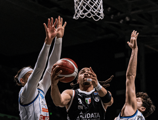 Italian Cup – Virtus Bologna advances to semifinals after dramatic comeback against Napoli