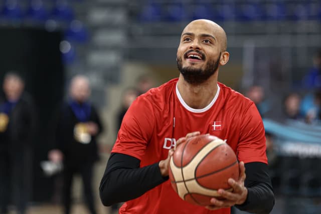 Everyone wants Shavon Shields: Olimpia Milano offers a renewal, while Anadolu Efes, FC Barcelona and PAOK made offers. Fenerbahçe is also considering the deal