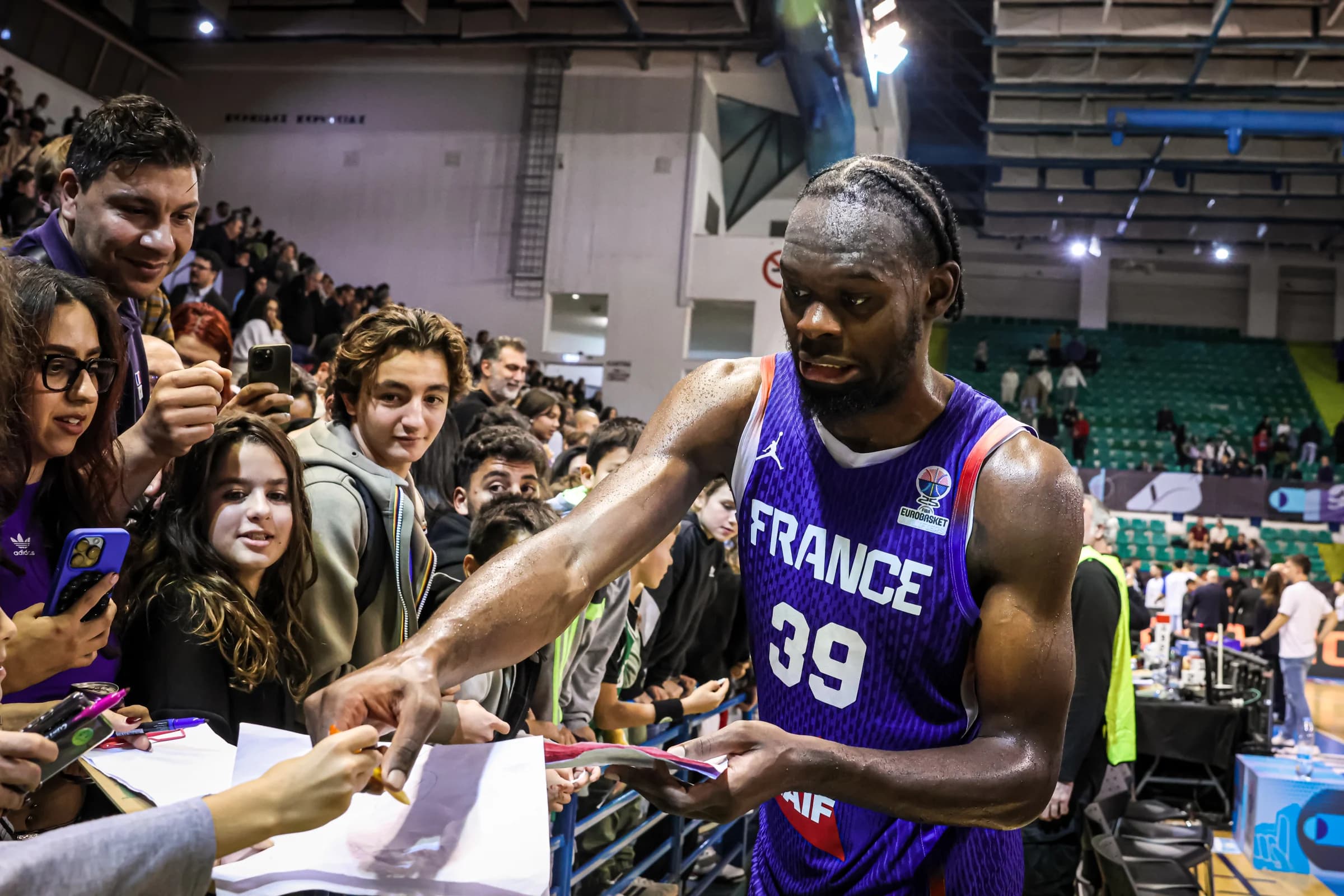Yoan Makoundou released, French team now down to 17 players