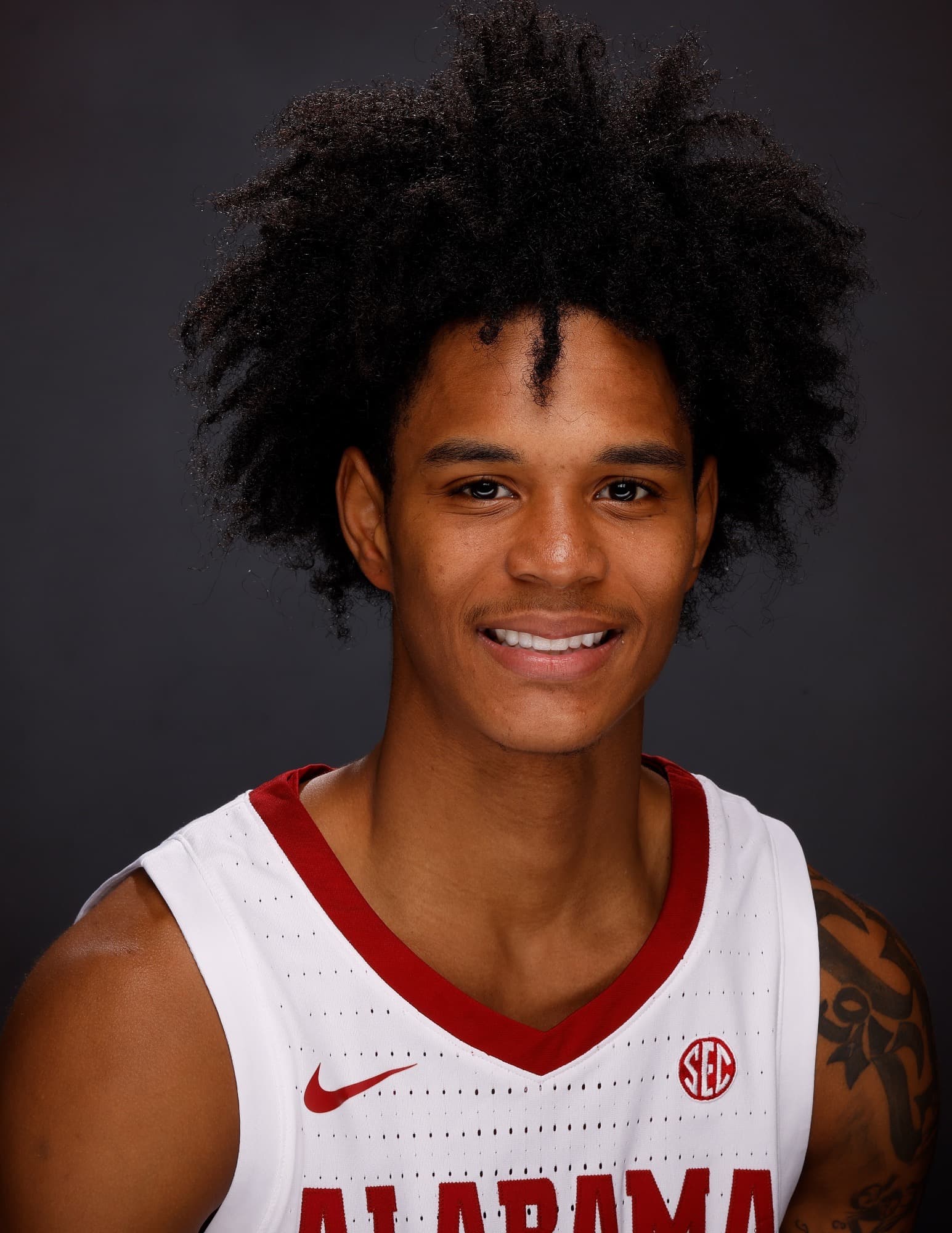 aden_holloway_2025-2026_16-9.jpg