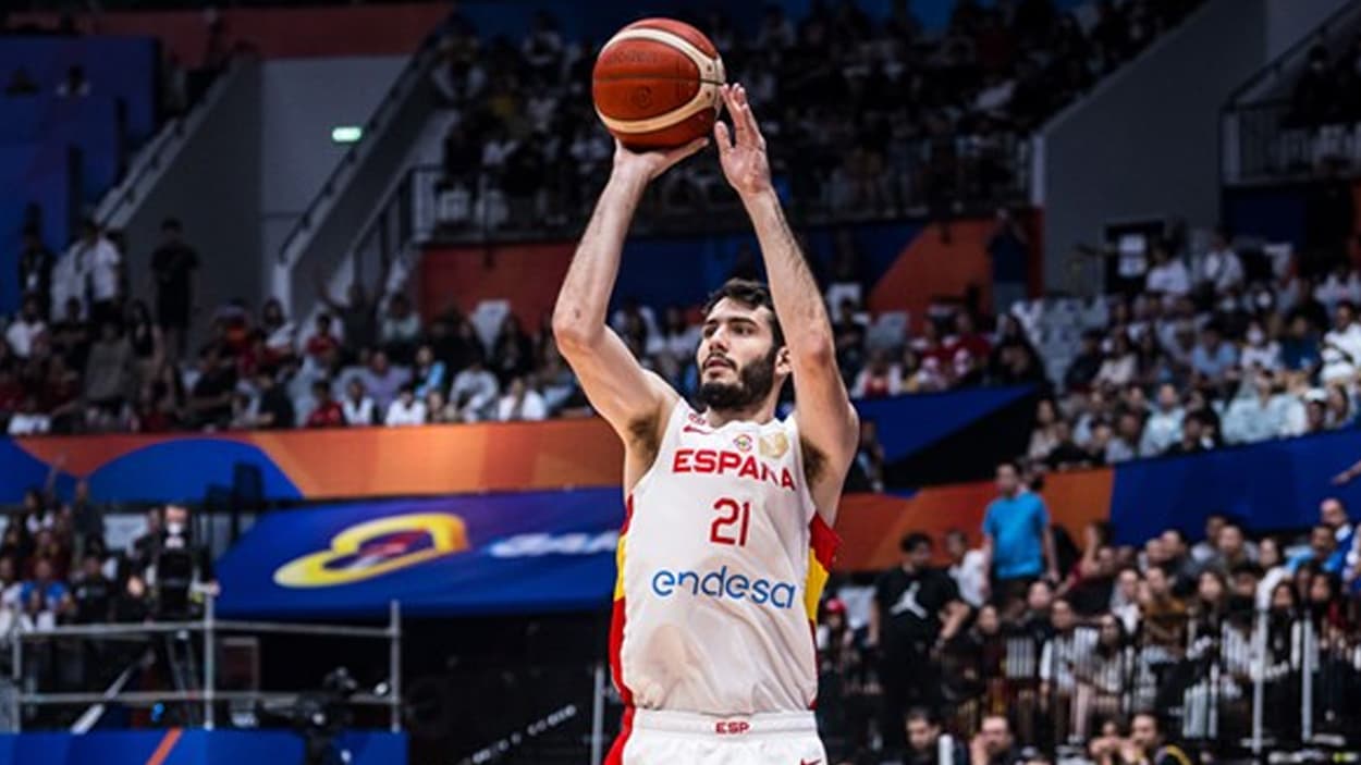 Alex Abrines shooting a 3-pointer with Spain in 2023 Alex Abrines shooting a 3-pointer with Spain in 2023