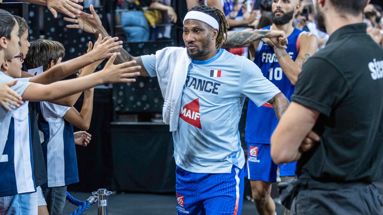 Andrew Albicy (France) with the crowd Andrew Albicy (France) with the crowd