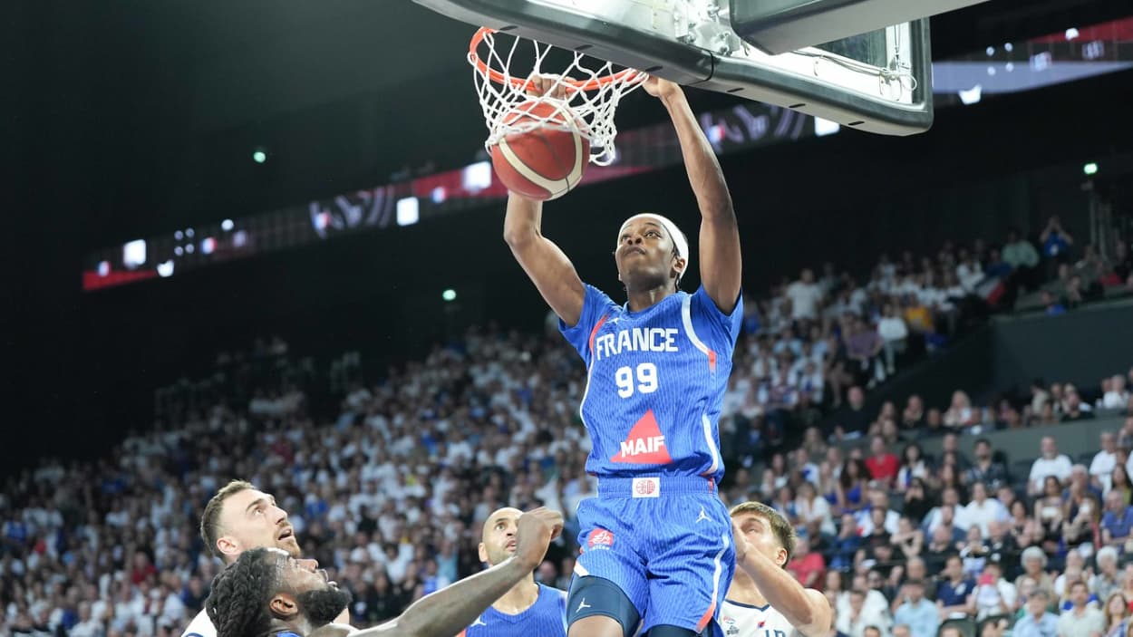 Bilal Coulibaly (France) dunking against Serbia Bilal Coulibaly (France) dunking against Serbia