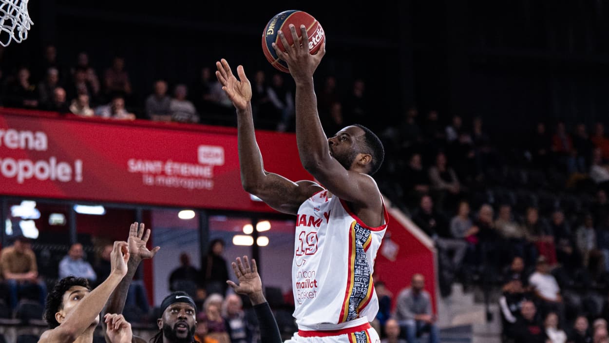 Bruno Cingala-Mata (Nancy) going for a layup against Bourg-en-Bresse Bruno Cingala-Mata (Nancy) going for a layup against Bourg-en-Bresse
