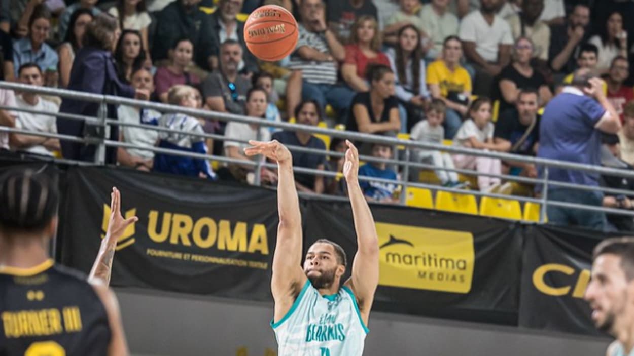 Christopher Ledlum with Pau-Lacq-Orthez Christopher Ledlum with Pau-Lacq-Orthez