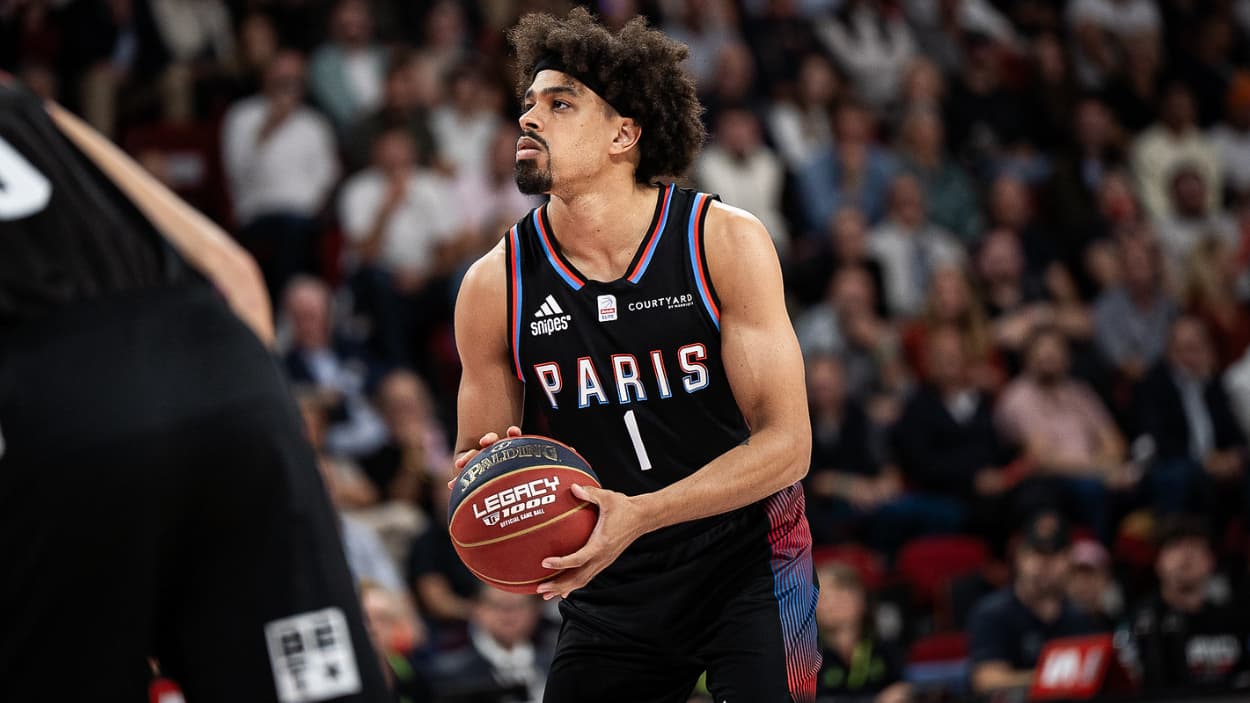 Collin Malcolm (Paris Basketball) at the free throw line against ASVEL Collin Malcolm (Paris Basketball) at the free throw line against ASVEL