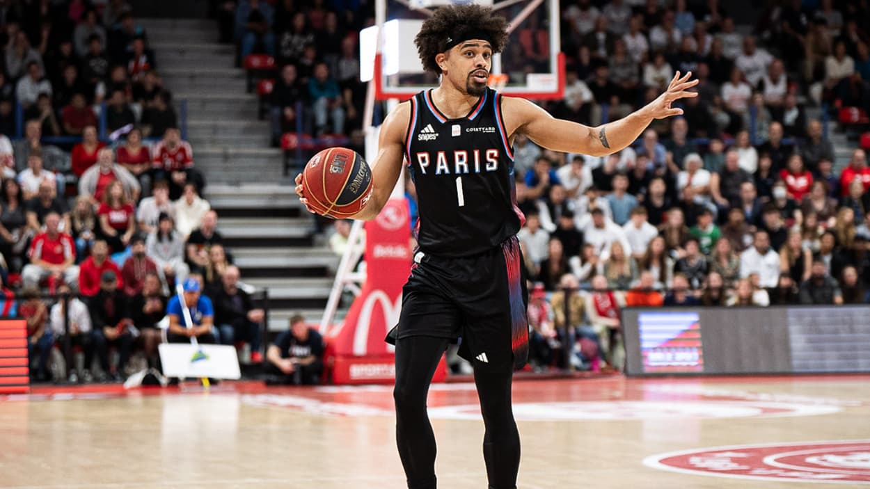 Collin Malcolm (Paris Basketball) dribbling against Nancy Collin Malcolm (Paris Basketball) dribbling against Nancy