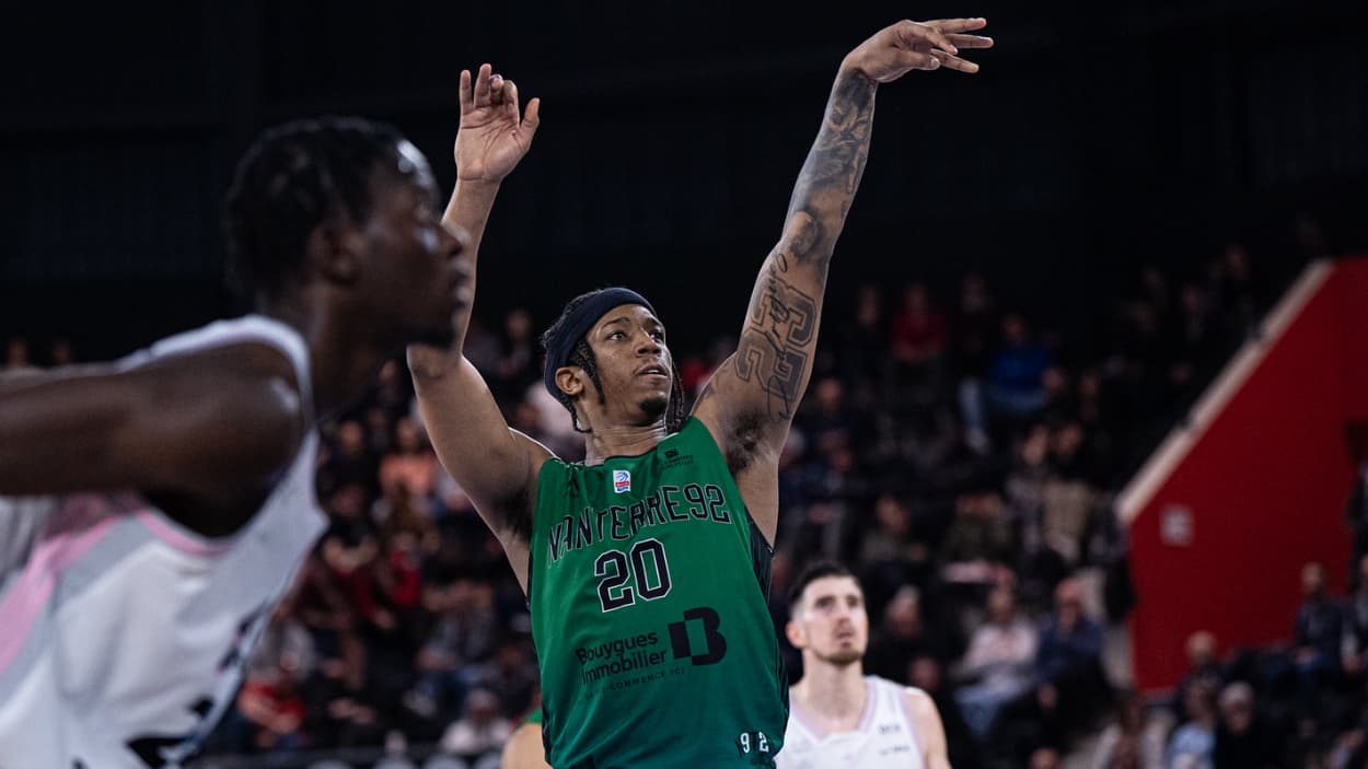 Desi Rodriguez (Nanterre) at the free throw line against ASVEL Desi Rodriguez (Nanterre) at the free throw line against ASVEL