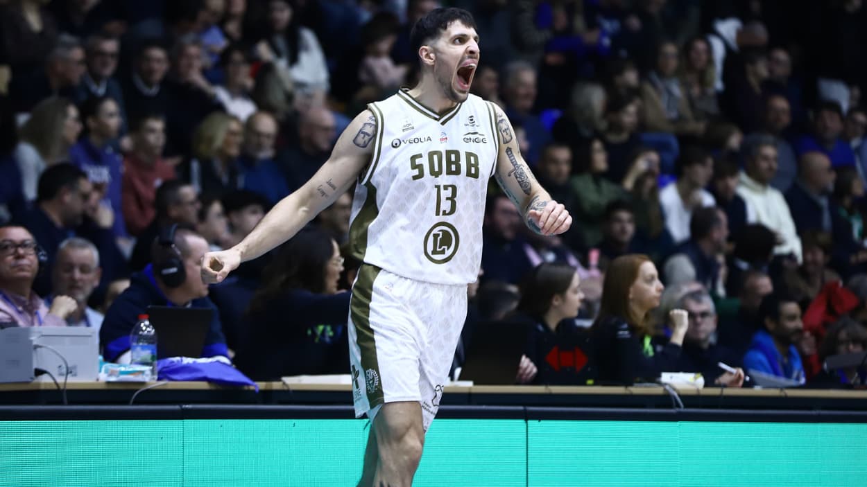 Dominik Olejniczak (Saint-Quentin) against Le Portel Dominik Olejniczak (Saint-Quentin) against Le Portel