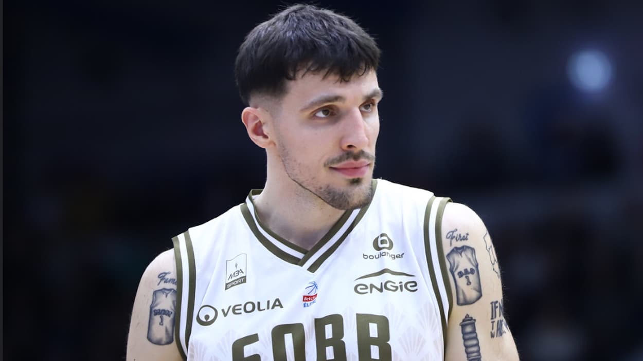 Portrait of Dominik Olejniczak (Saint-Quentin) against Le Portel Portrait of Dominik Olejniczak (Saint-Quentin) against Le Portel