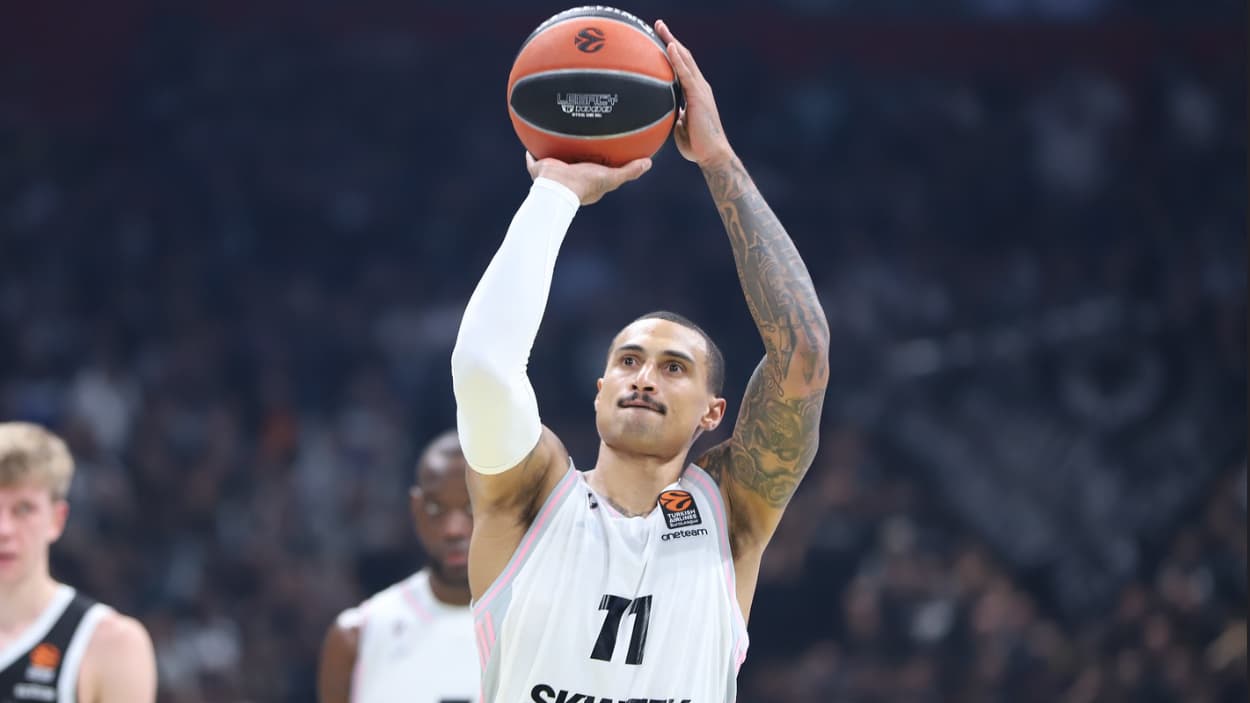 Edwin Jackson at the free throw line with ASVEL in Euroleague Edwin Jackson at the free throw line with ASVEL in Euroleague