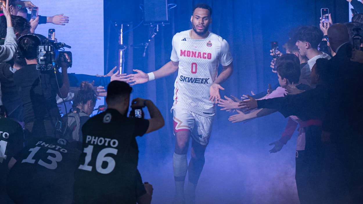 Elie Okobo during the team presentation Elie Okobo during the team presentation