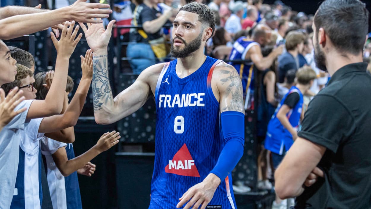 Isaia Cordinier (France) with the crowd Isaia Cordinier (France) with the crowd