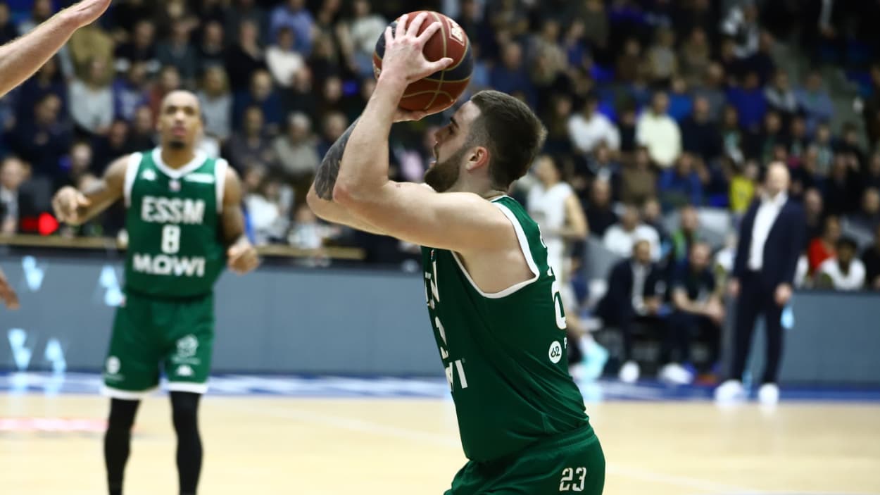 Ivan Fevrier taking a 3-pointer against Saint-Quentin Ivan Fevrier taking a 3-pointer against Saint-Quentin