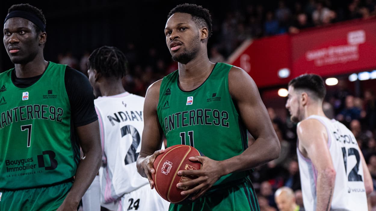 Joel Ayayi (Nanterre) with the ball against ASVEL Joel Ayayi (Nanterre) with the ball against ASVEL