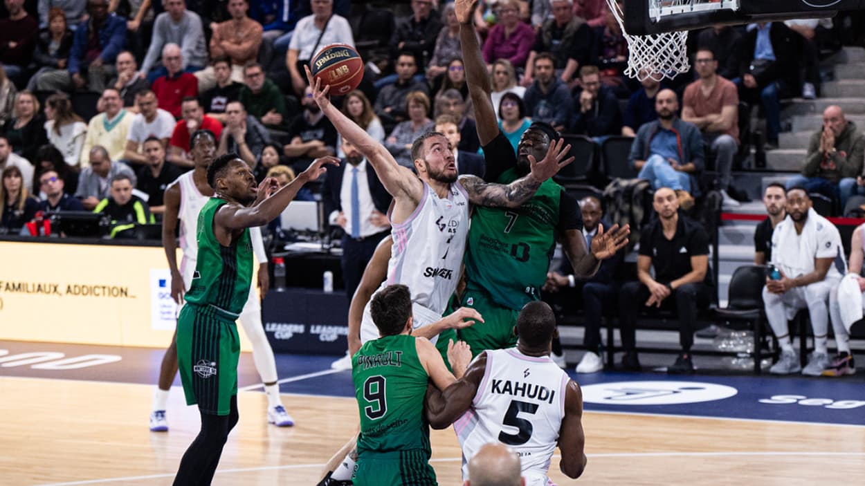 Joffrey Lauvergne (ASVEL) laying up against Nanterre Joffrey Lauvergne (ASVEL) laying up against Nanterre