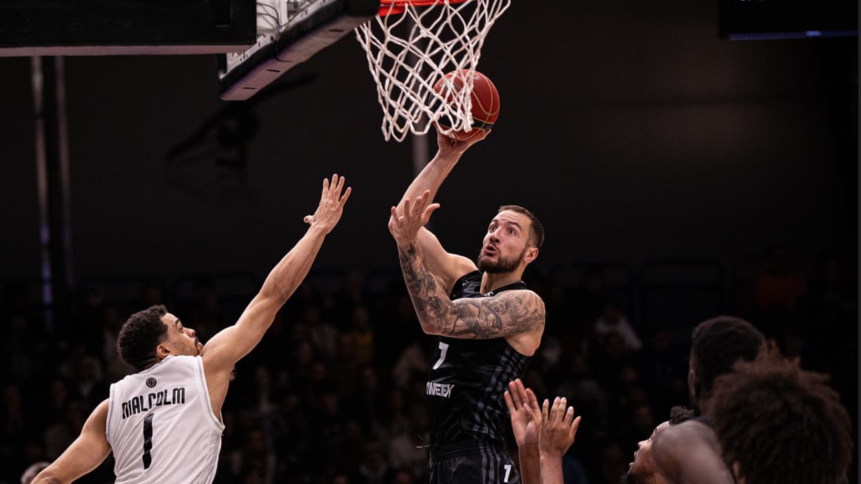 Joffrey Lauvergne (ASVEL) shooting inside against Paris Basketball Joffrey Lauvergne (ASVEL) shooting inside against Paris Basketball