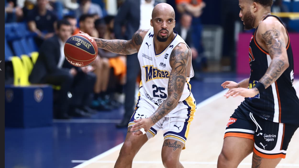 Jordan Theodore dribbling against Le Mans Jordan Theodore dribbling against Le Mans