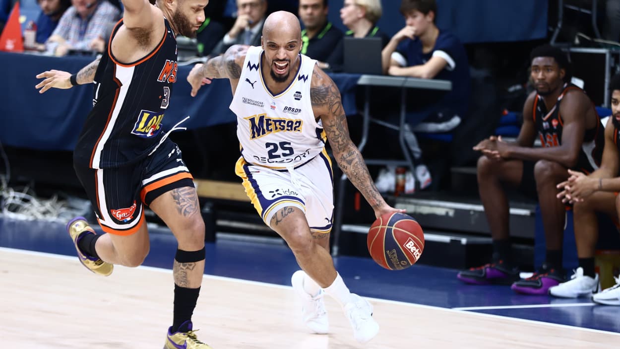 Jordan Theodore driving against Le Mans Jordan Theodore driving against Le Mans