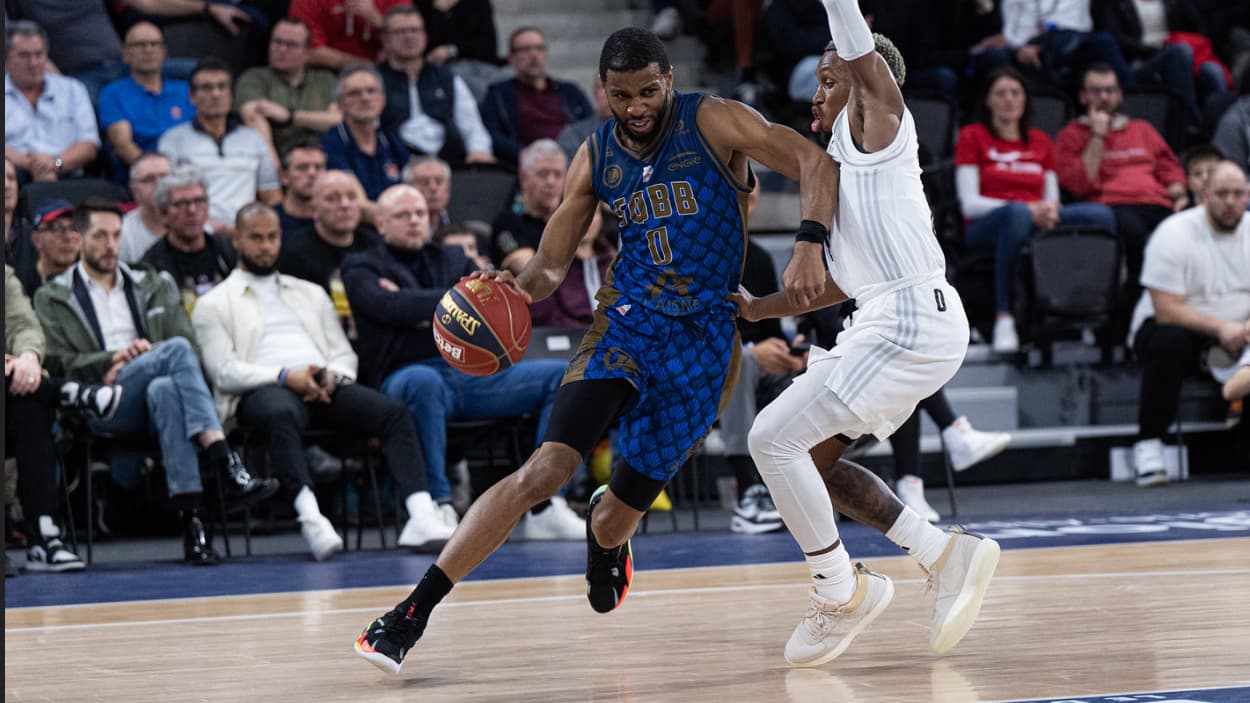 Loic Schwartz (Saint-Quentin) against Paris Basketball Loic Schwartz (Saint-Quentin) against Paris Basketball