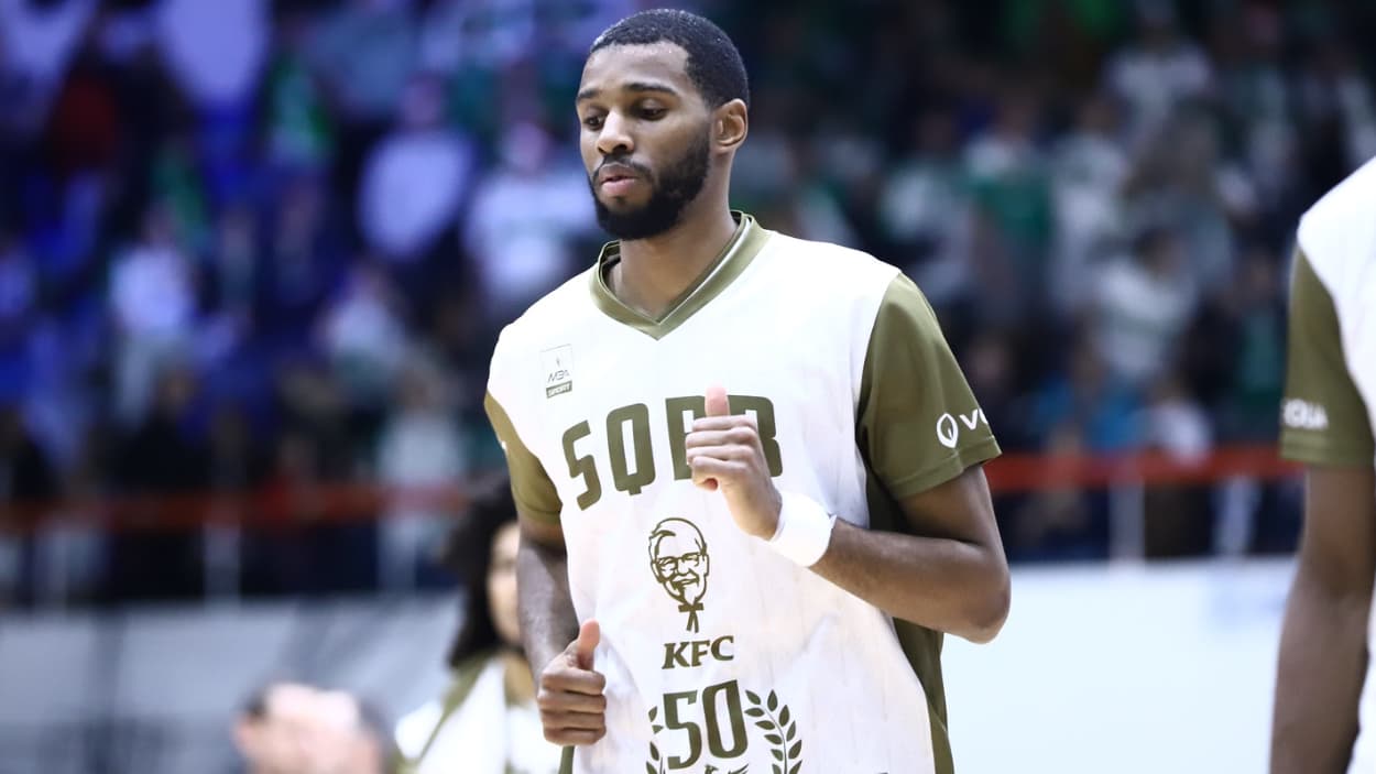 Loic Schwartz (Saint-Quentin) warming up against Le Portel Loic Schwartz (Saint-Quentin) warming up against Le Portel
