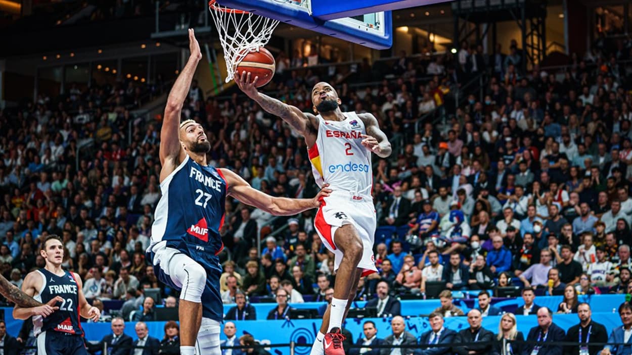 Lorenzo Brown against Rudy Gobert (France) in 2022 Lorenzo Brown against Rudy Gobert (France) in 2022