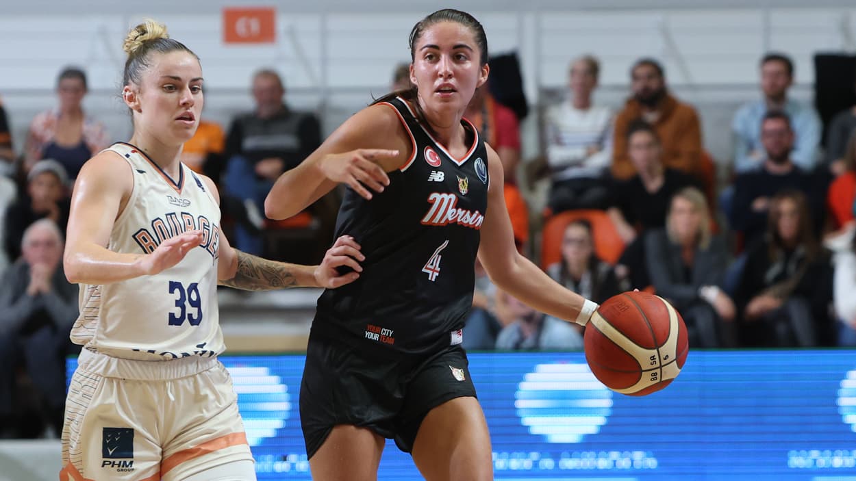 Marine Fauthoux dribbling with Mersin in Euroleague Marine Fauthoux dribbling with Mersin in Euroleague