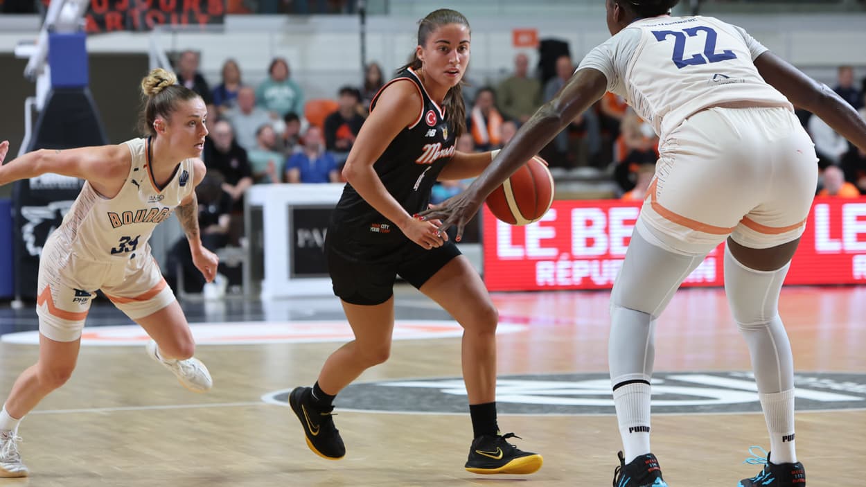 Marine Fauthoux at point guard with Mersin in Euroleague Marine Fauthoux at point guard with Mersin in Euroleague