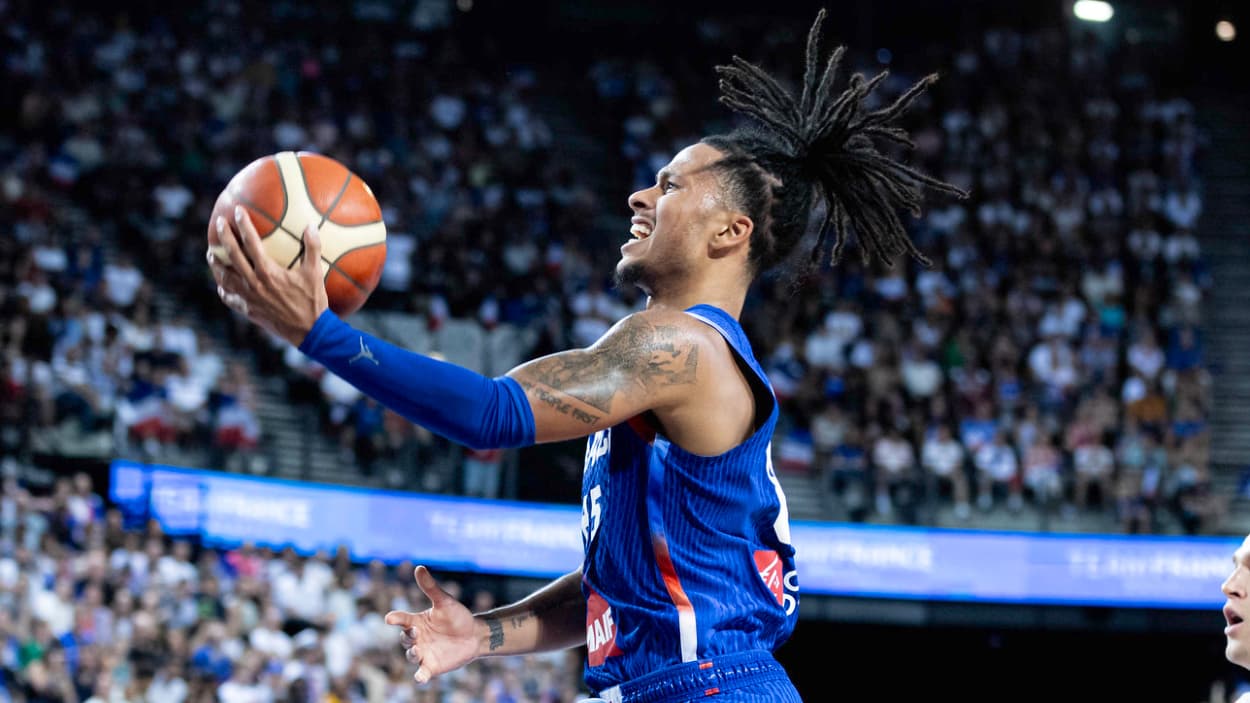 Matthew Strazel (France) on a layup Matthew Strazel (France) on a layup