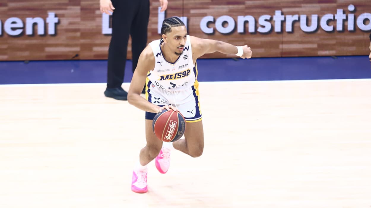 Matthieu Gauzin driving against Le Mans Matthieu Gauzin driving against Le Mans