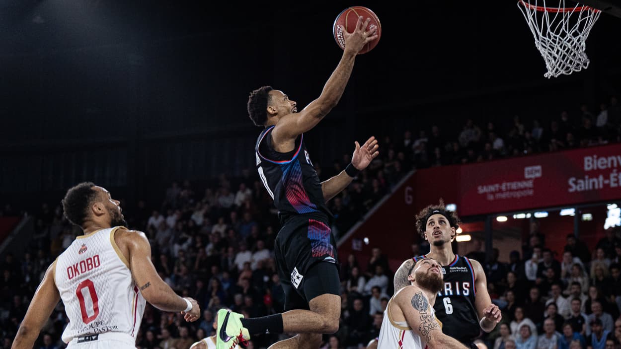 Mehdy Ngouama (Paris Basketball) going for a layup against Saint-Quentin Mehdy Ngouama (Paris Basketball) going for a layup against Saint-Quentin
