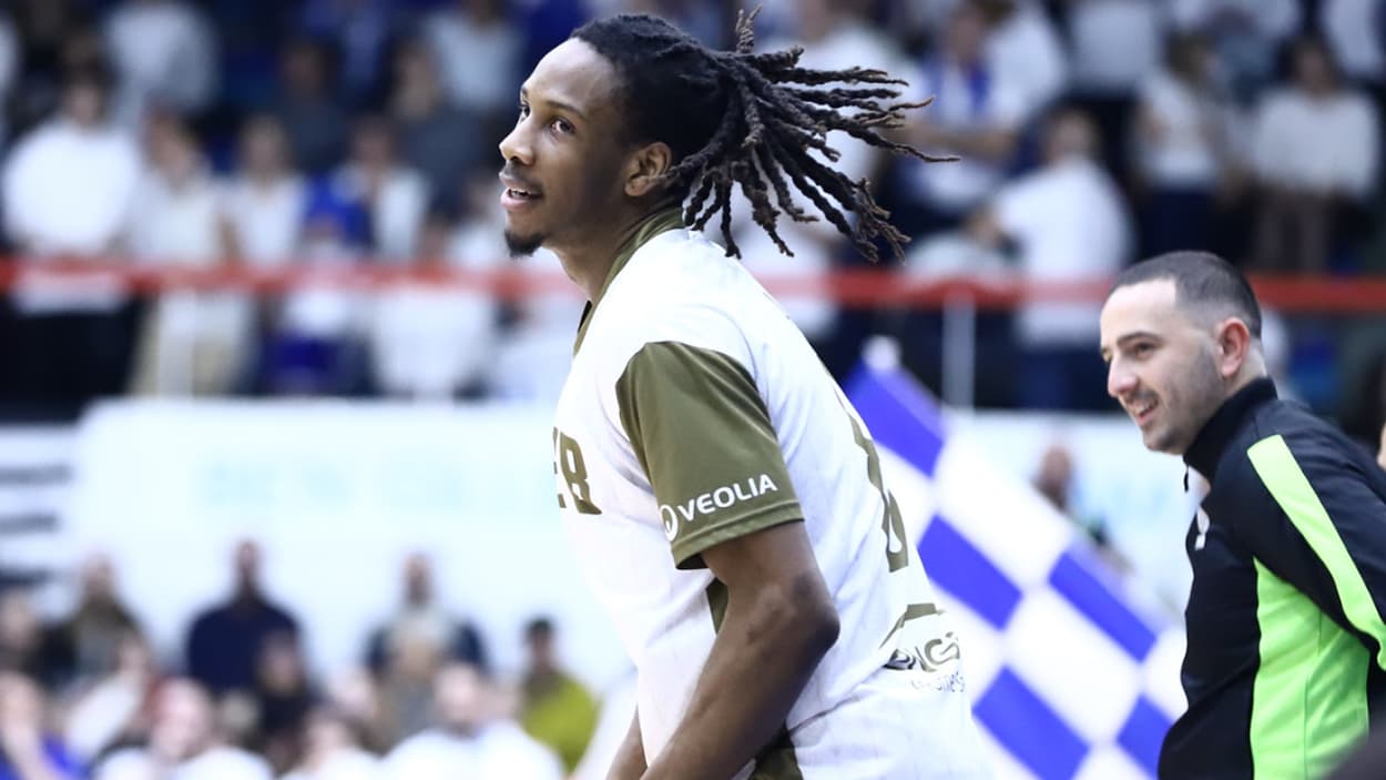 Melvin Ajinca (Saint-Quentin) warming up against Le Portel Melvin Ajinca (Saint-Quentin) warming up against Le Portel