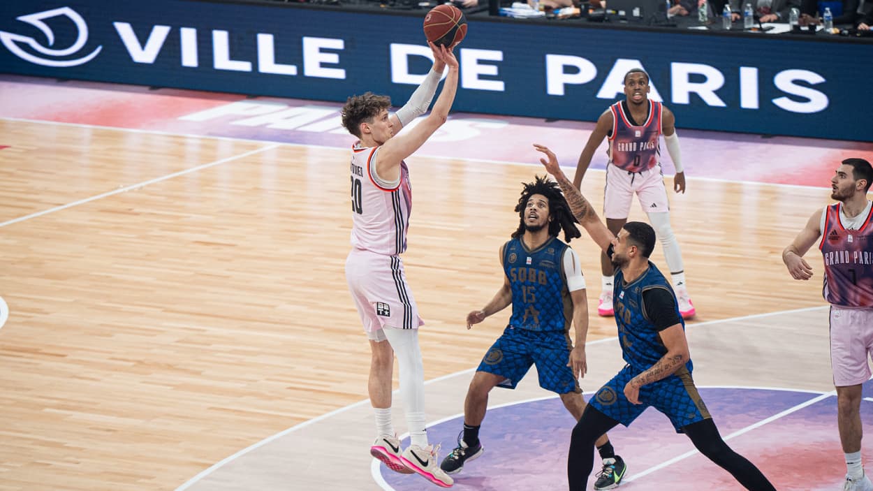 Mikael Jantunen (Paris Basketball) shooting a 3-pointer against Saint-Quentin Mikael Jantunen (Paris Basketball) shooting a 3-pointer against Saint-Quentin