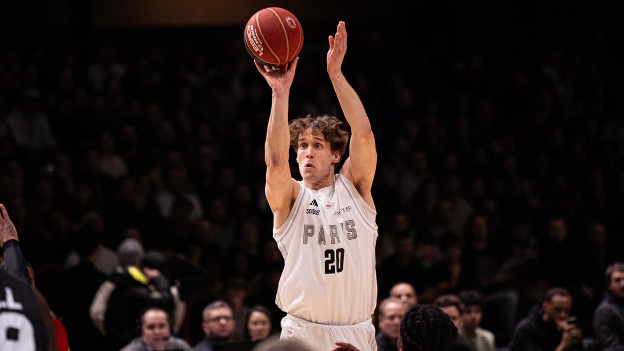 Mikael Jantunen (Paris Basketball) shooting against ASVEL Mikael Jantunen (Paris Basketball) shooting against ASVEL