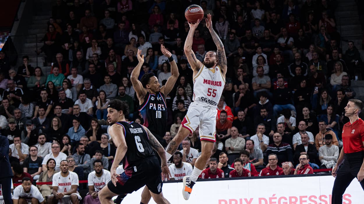 Mike James shooting over Mehdy Ngouama Mike James shooting over Mehdy Ngouama